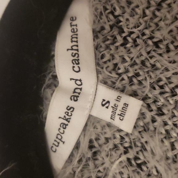 Wrap sweater by Cupcakes and cashmere - Picture 4 of 5